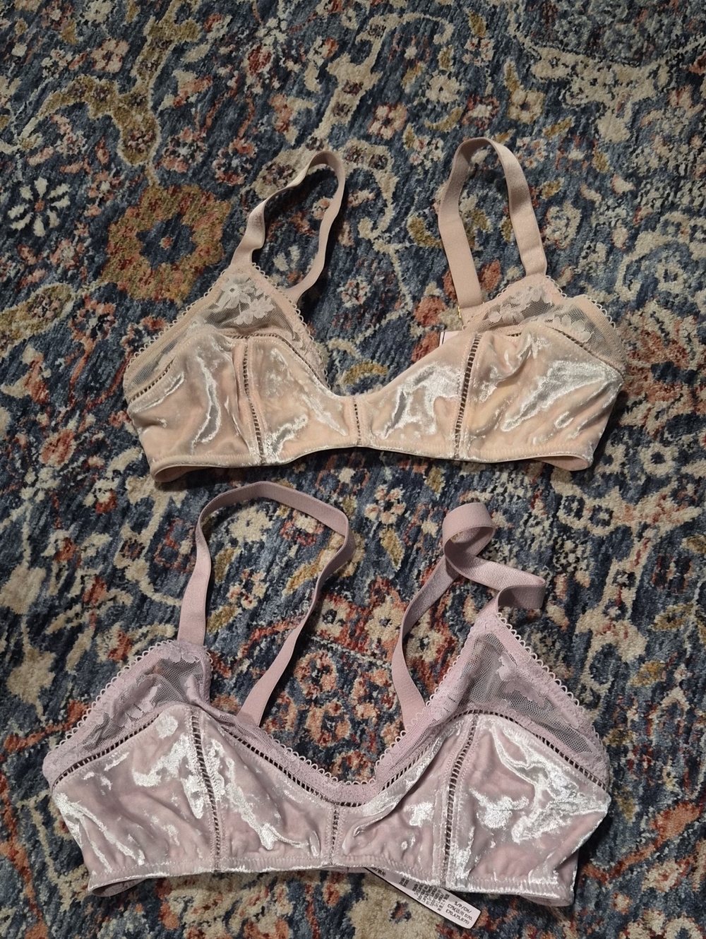 Victora's Secret Women’s Velvet Bralette – Soft Pink